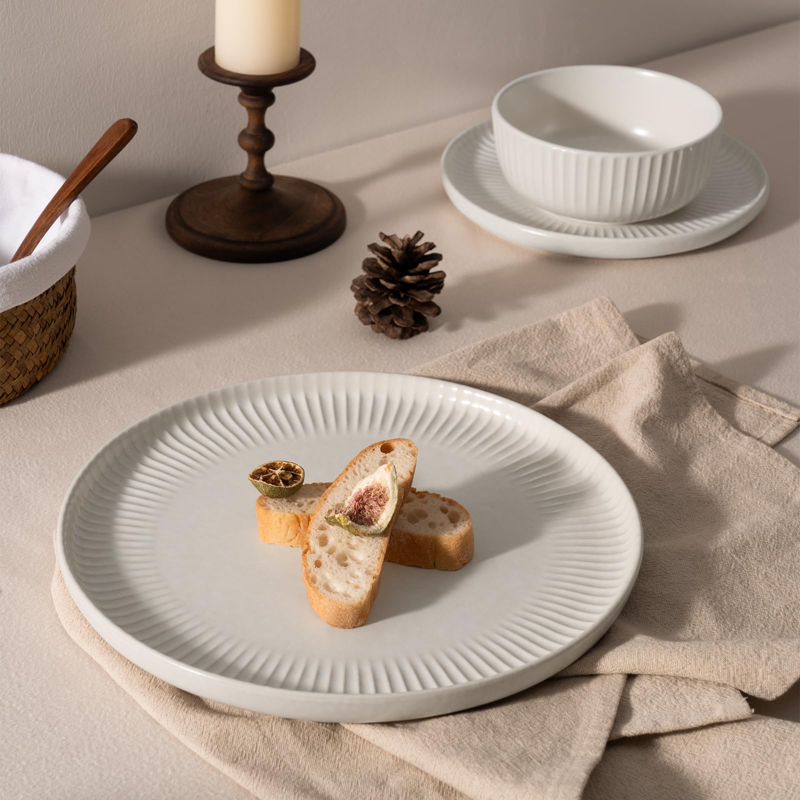 Richmount Starlight Geschirrset, 12-teiliges Teller Set, Geschirrset 4 Personen, Geripptes Strukturiertes Geschirr, Mikrowellen & Spülmaschinenfest, Anti-Kratzer, Reaktive Glasur, Mattes Beigeweiß - Image 6
